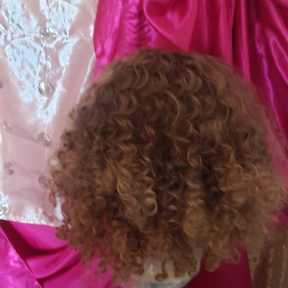 Wigs - Picture 5 of 6